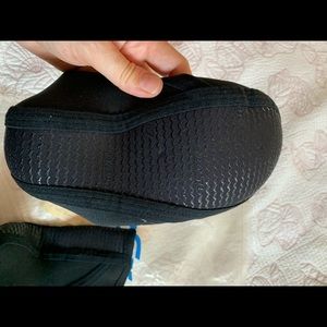 Deep sea size medium wet suit booties